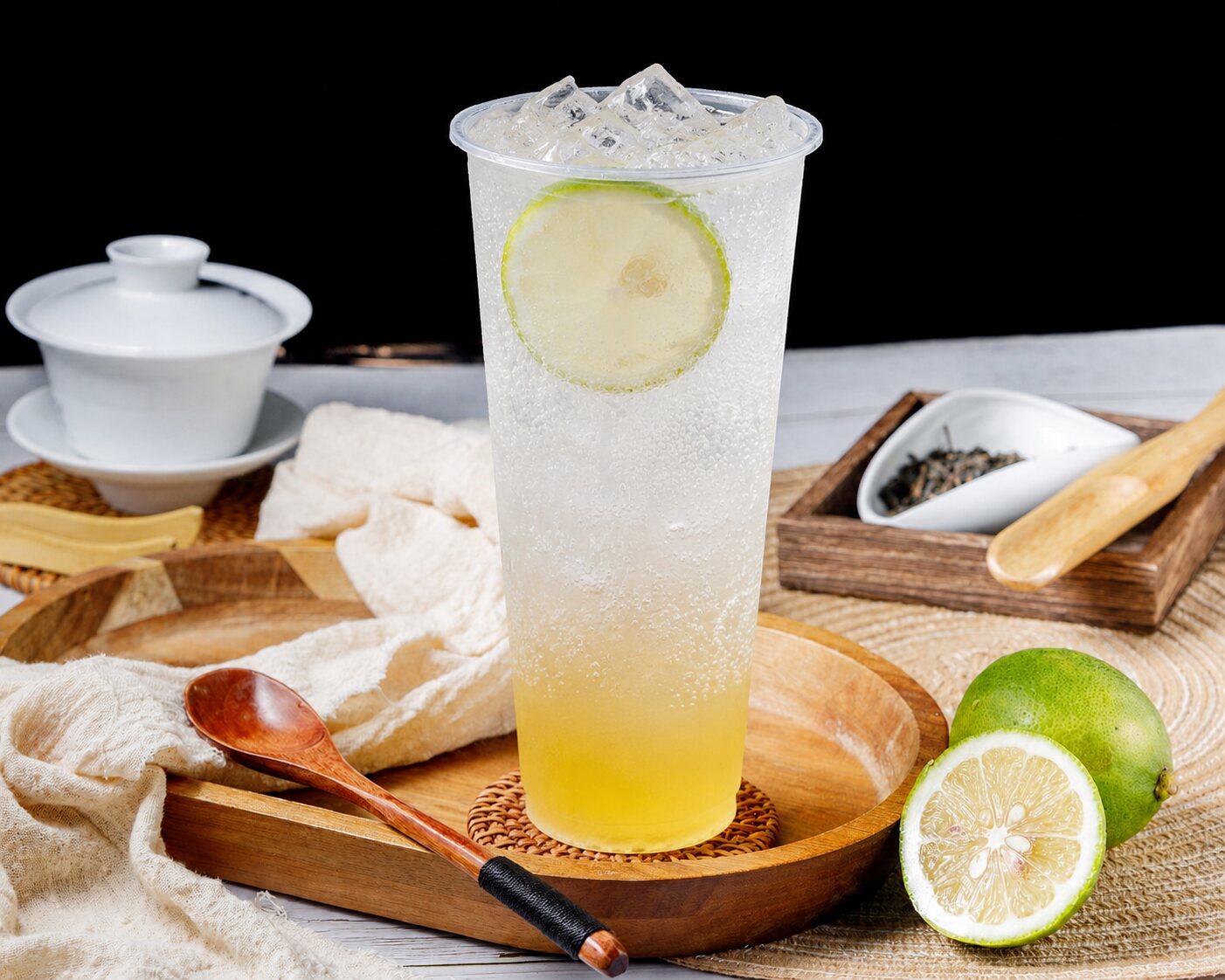 暹羅蜜檸氣泡實杯 — 蜂蜜沉底、檸檬懸浮、氣泡直上